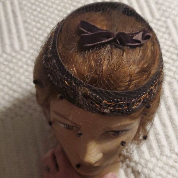 1960s brown satin ring hat with netting and feathers. - Picture 5 of 7